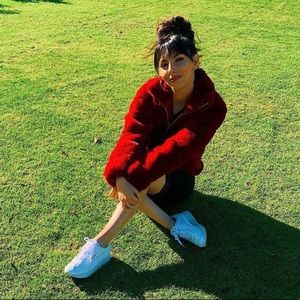 Meet your Posher, Lara